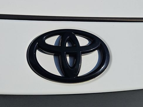 Used 2024 Toyota Corolla SE w/ SE Premium Package FWD image 30