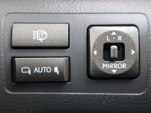 Used 2010 Lexus LX 570 4WD image 32