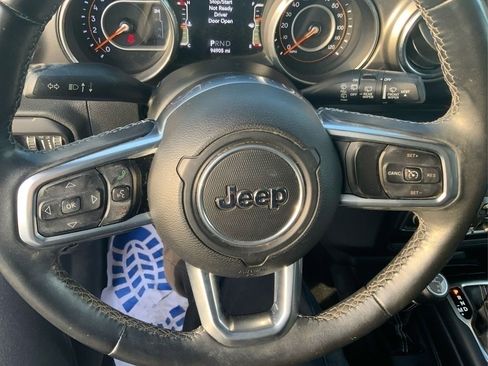 Used 2018 Jeep Wrangler Unlimited Sahara image 16