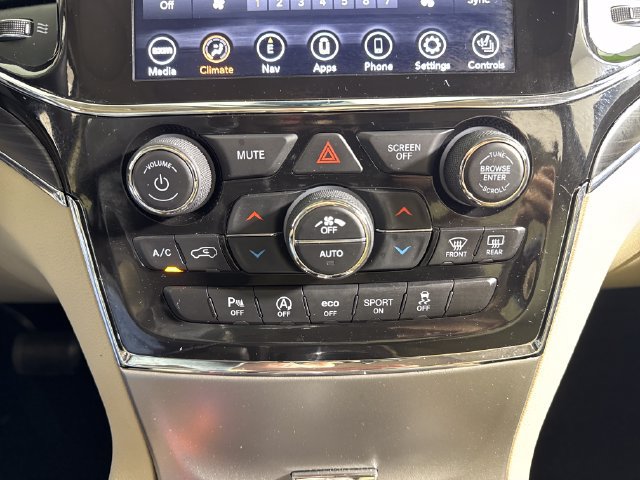 Used 2021 Jeep Grand Cherokee Limited w/ Premium Lighting Group AWD/4WD image 36