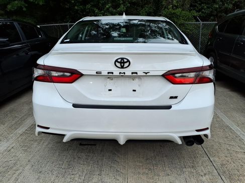 Used 2024 Toyota Camry SE image 5