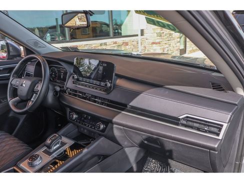 Used 2024 Mitsubishi Outlander SEL image 13