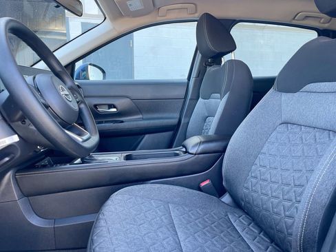Used 2025 Nissan Kicks SV AWD/4WD image 11