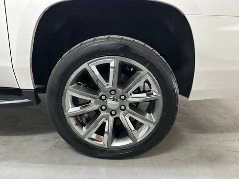Used 2020 Chevrolet Suburban LT w/ Luxury Package RWD image 67
