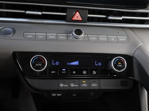 Used 2024 Hyundai Elantra SEL FWD image 15