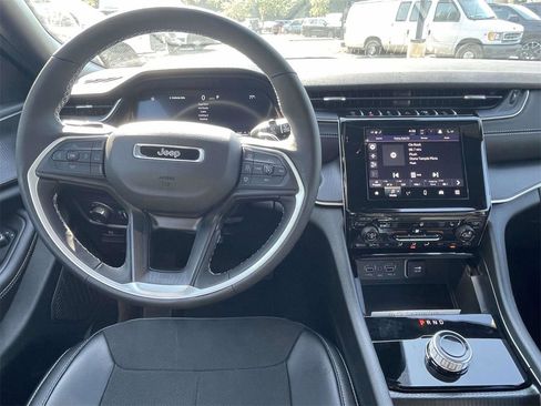 New 2025 Jeep Grand Cherokee L Altitude image 15