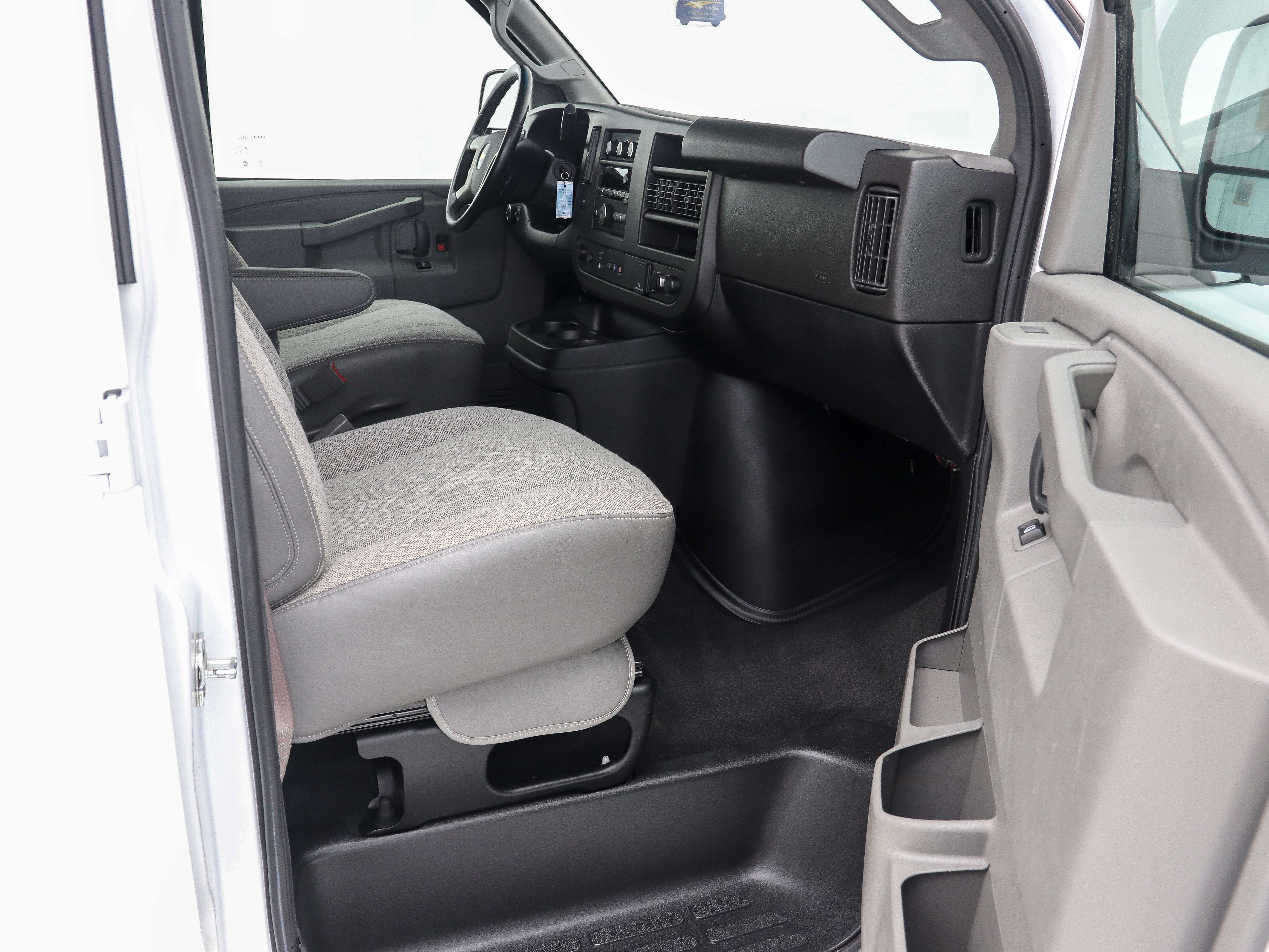 Used 2019 Chevrolet Express 3500 LS RWD image 15