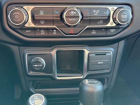 Used 2022 Jeep Wrangler Unlimited Willys image 19