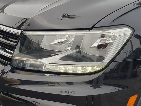 Certified 2020 Volkswagen Tiguan SE R-Line image 7