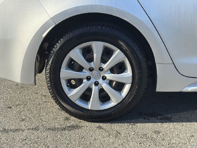 Used 2020 Toyota Corolla LE FWD image 19