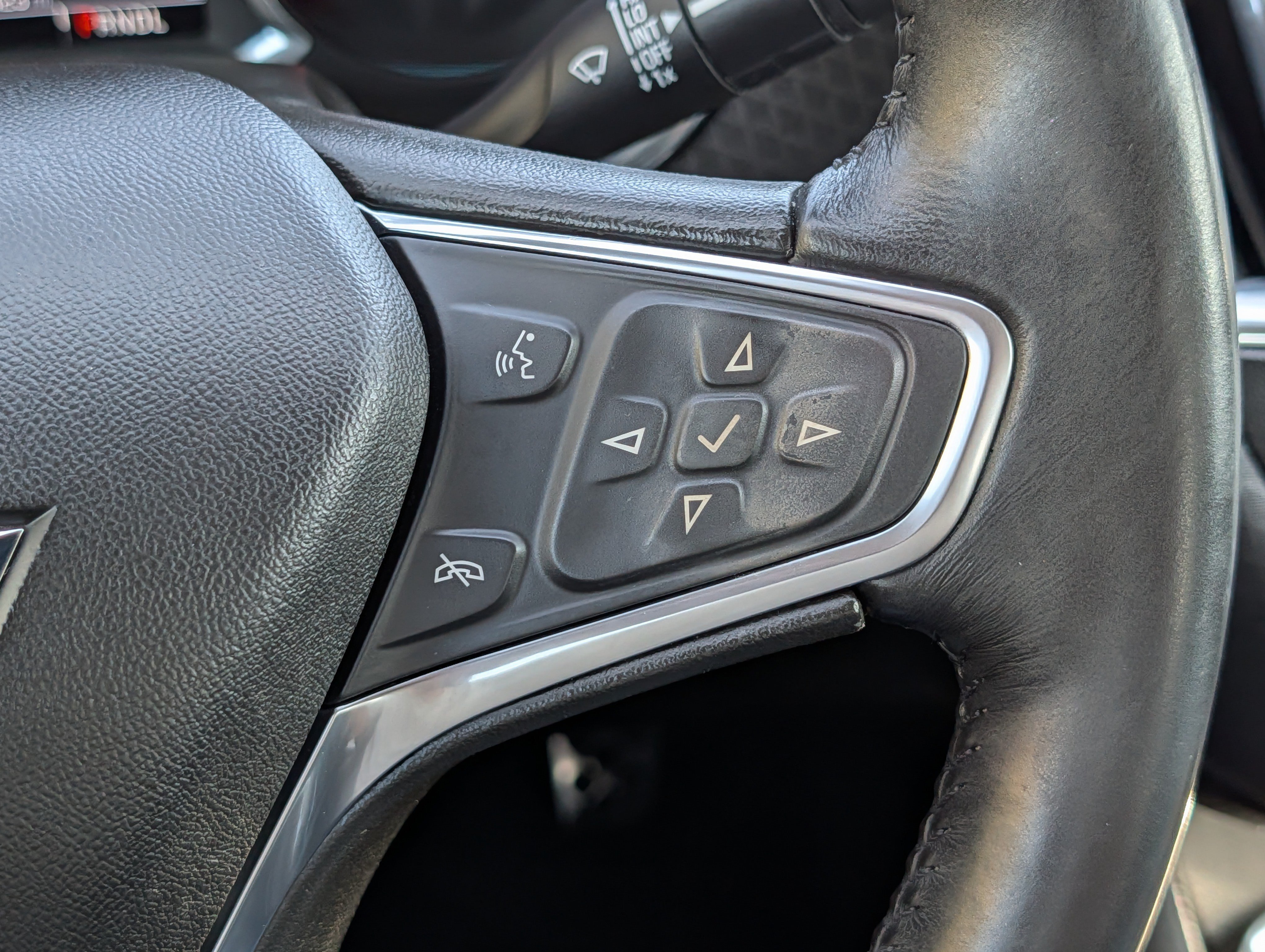 Used 2017 Chevrolet Malibu LT FWD image 30