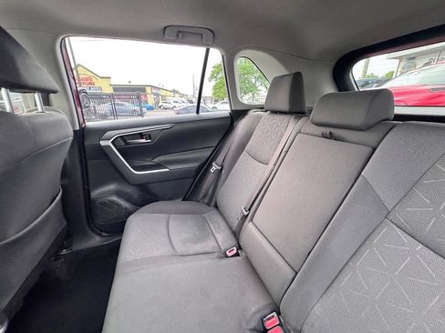 Used 2019 Toyota RAV4 XLE AWD/4WD image 16