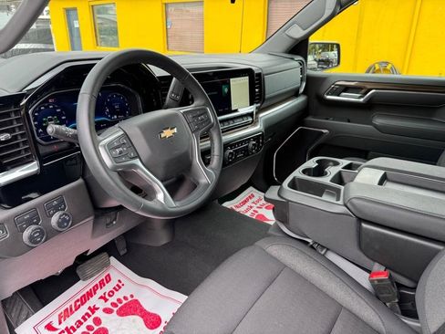 Used 2025 Chevrolet Silverado 1500 LT AWD/4WD image 17
