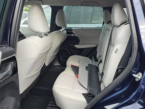 Used 2023 Mitsubishi Outlander SEL image 13