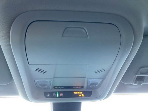 Used 2024 GMC Terrain SLE image 22