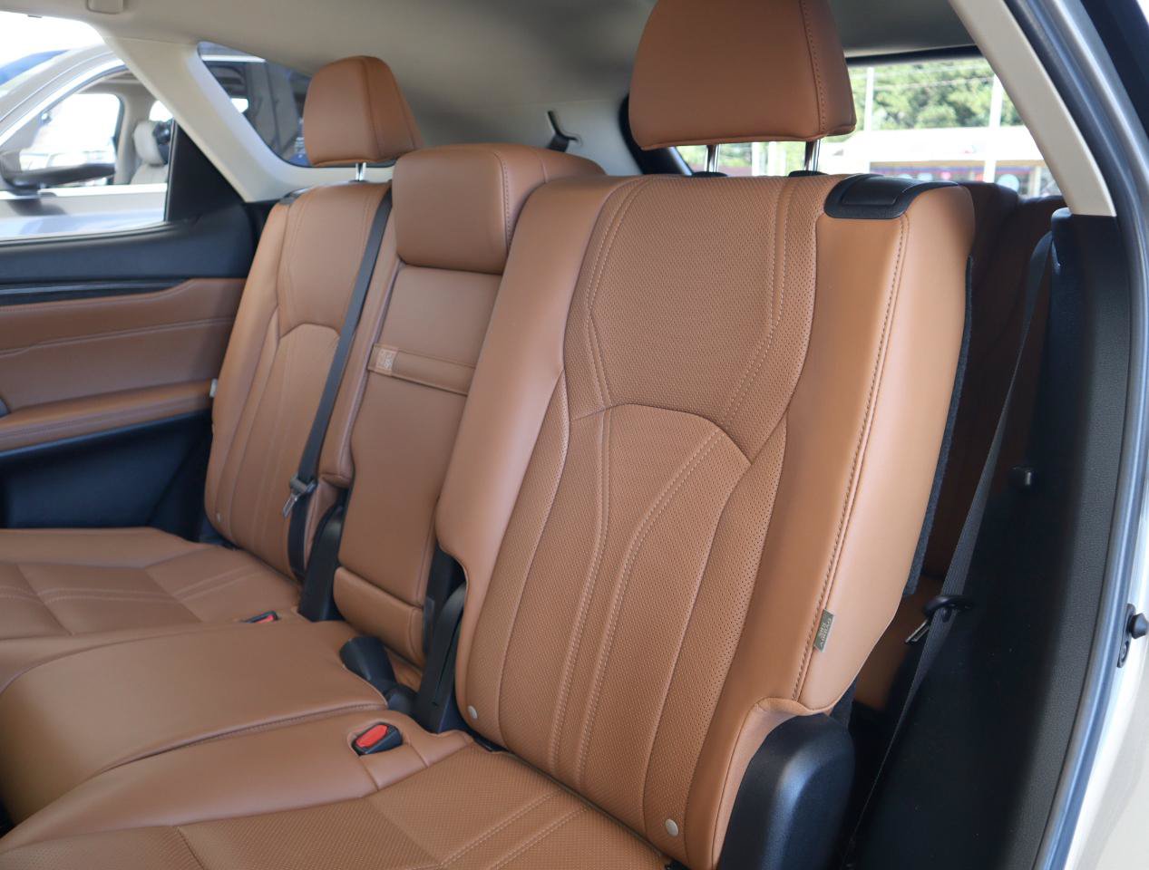 Used 2021 Lexus RX 350L Luxury w/ Accessory Package AWD/4WD image 22