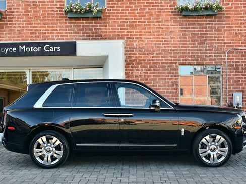 Used 2019 Rolls-Royce Cullinan image 3