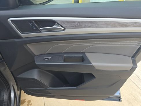 Used 2021 Volkswagen Atlas Cross Sport SE w/ Panoramic Sunroof Package image 27