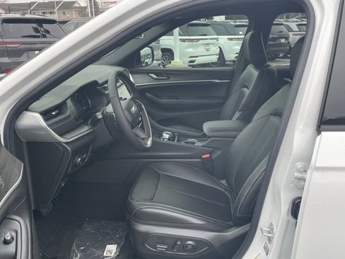 New 2025 Jeep Grand Cherokee L Limited image 16