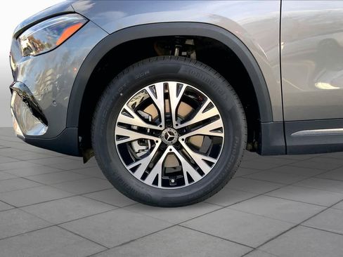 Used 2025 Mercedes-Benz GLA 250 4MATIC image 17