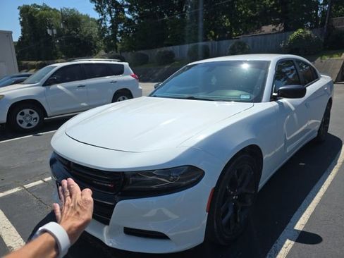 Used 2019 Dodge Charger SXT w/ Plus Group RWD image 4