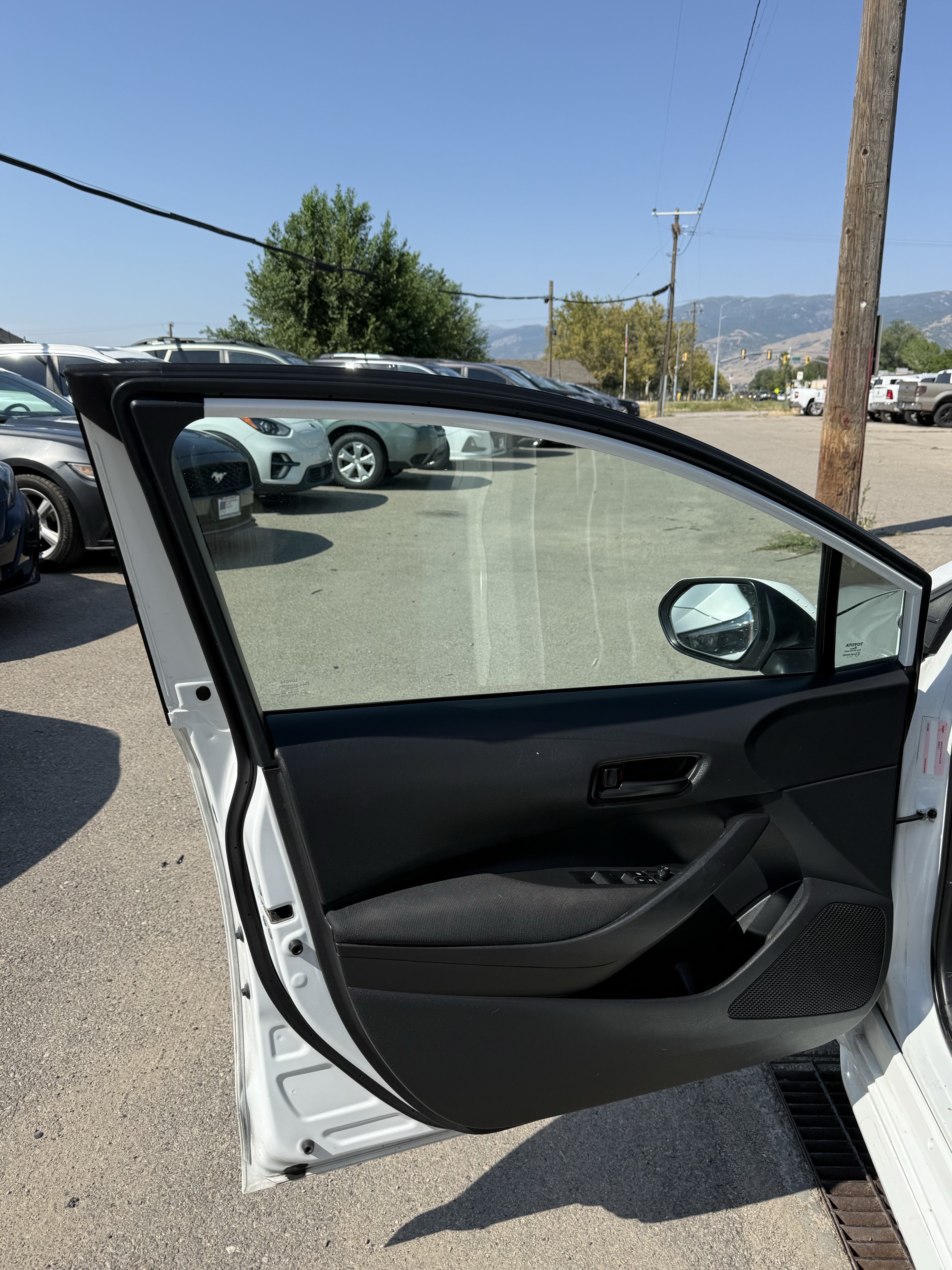 Used 2022 Toyota Corolla LE FWD image 17