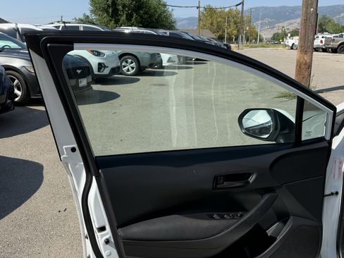 Used 2022 Toyota Corolla LE FWD image 17