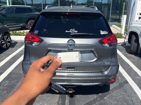 Used 2020 Nissan Rogue SV FWD image 4