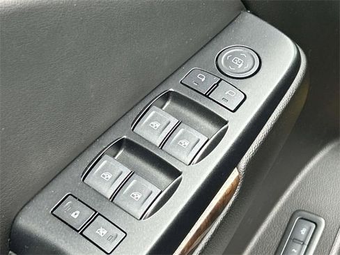 Used 2019 Chevrolet Suburban LT image 22