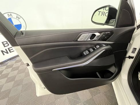 Used 2021 BMW X7 xDrive40i w/ M Sport Package AWD/4WD image 27