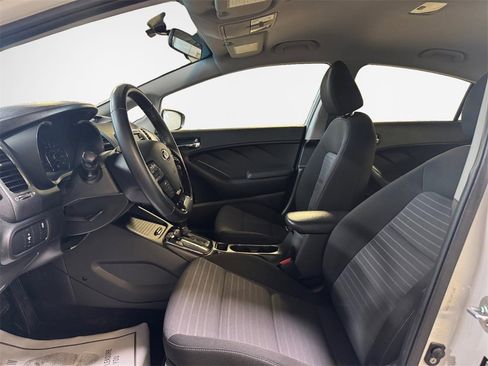 Used 2017 Kia Forte S image 12