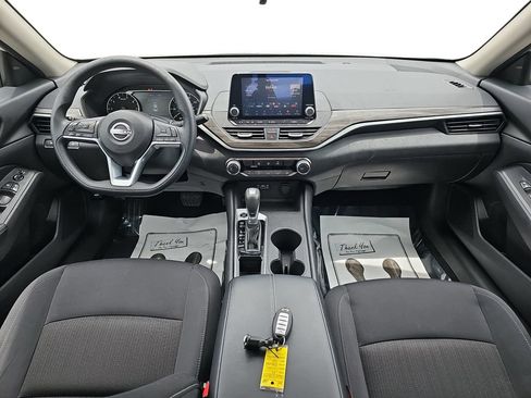 Used 2025 Nissan Altima 2.5 SV FWD image 13