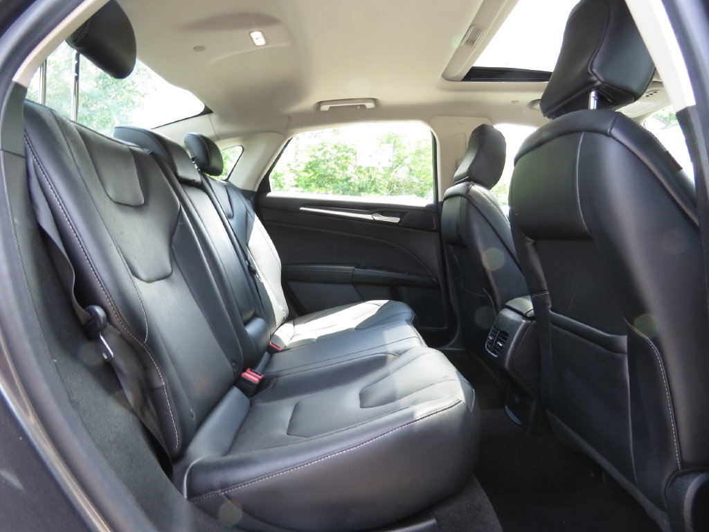 Used 2020 Ford Fusion Energi Titanium FWD image 16