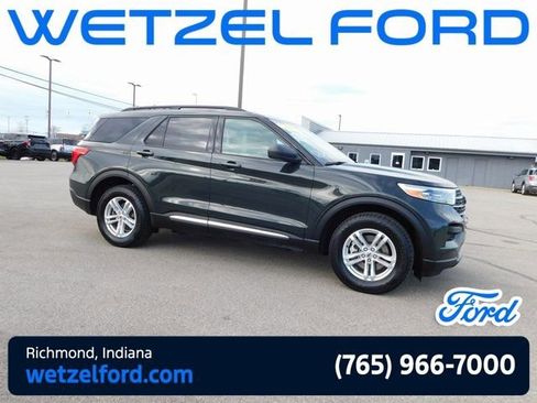 Used 2023 Ford Explorer XLT image 1