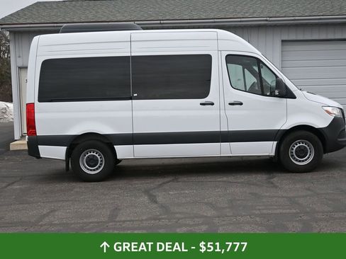 Used 2024 Mercedes-Benz Sprinter 2500 image 4