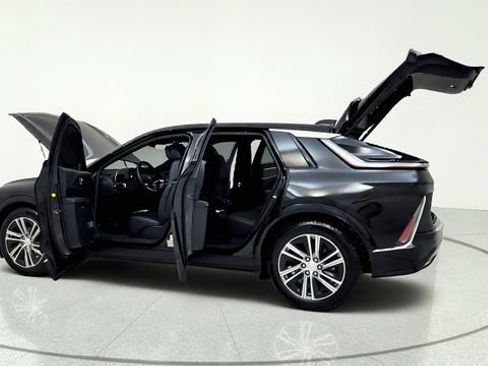 Used 2024 Cadillac Lyriq Luxury AWD/4WD image 15