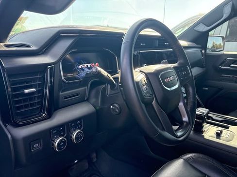 Used 2023 GMC Sierra 1500 AT4 w/ AT4 Premium Package AWD/4WD image 8