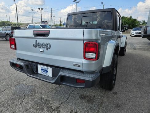 Used 2023 Jeep Gladiator Overland image 5