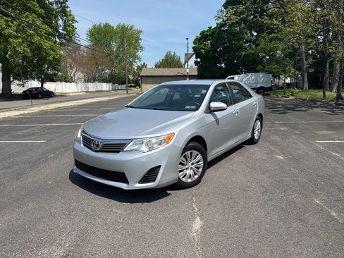 Used 2014 Toyota Camry L FWD image 1