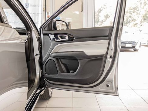 Used 2018 Toyota Prius Prime Premium image 18