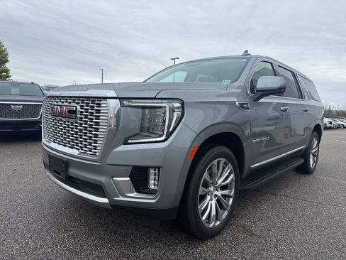 Used 2023 GMC Yukon XL Denali AWD/4WD image 4