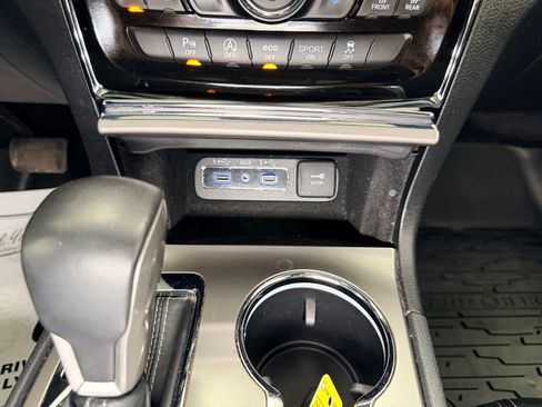 Used 2020 Jeep Grand Cherokee Overland AWD/4WD image 14