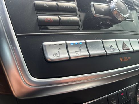 Used 2014 Mercedes-Benz GL 550 4MATIC image 36