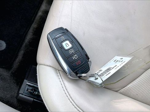 Used 2017 Lincoln MKC Select image 36