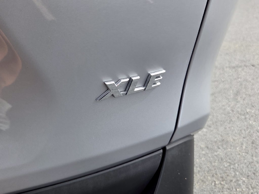 Certified 2022 Toyota RAV4 XLE FWD image 11