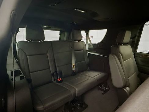 Used 2024 Chevrolet Suburban High Country image 32