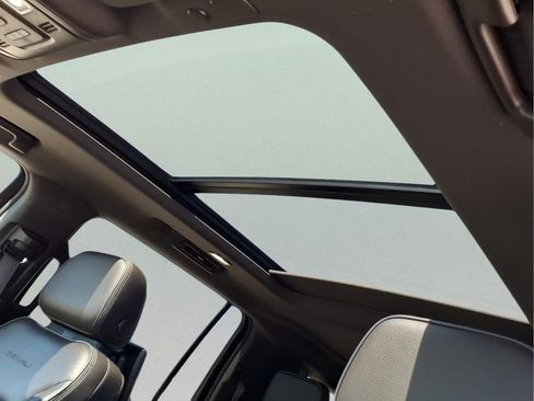 Used 2022 GMC Yukon XL Denali image 11