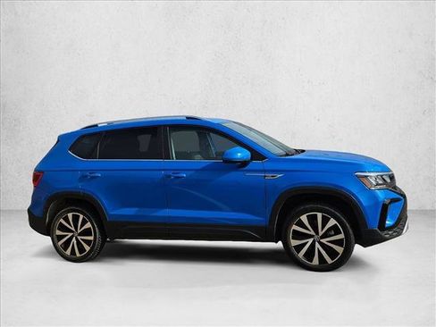 Used 2022 Volkswagen Taos SE image 4