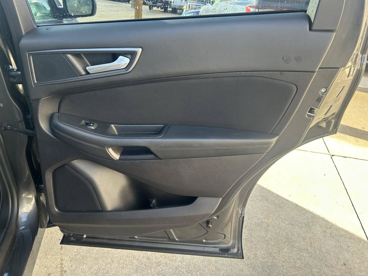 Used 2019 Ford Edge SE FWD image 15