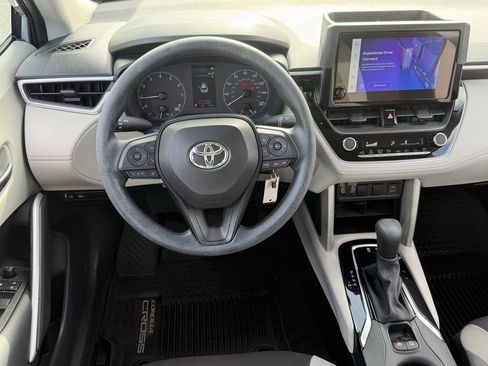 Used 2024 Toyota Corolla Cross L FWD image 10